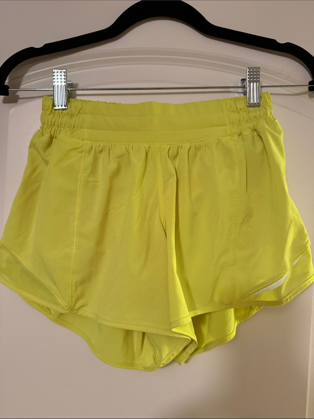 Lululemon Women’s Hotty Hot shorts HR, 4”, size 4